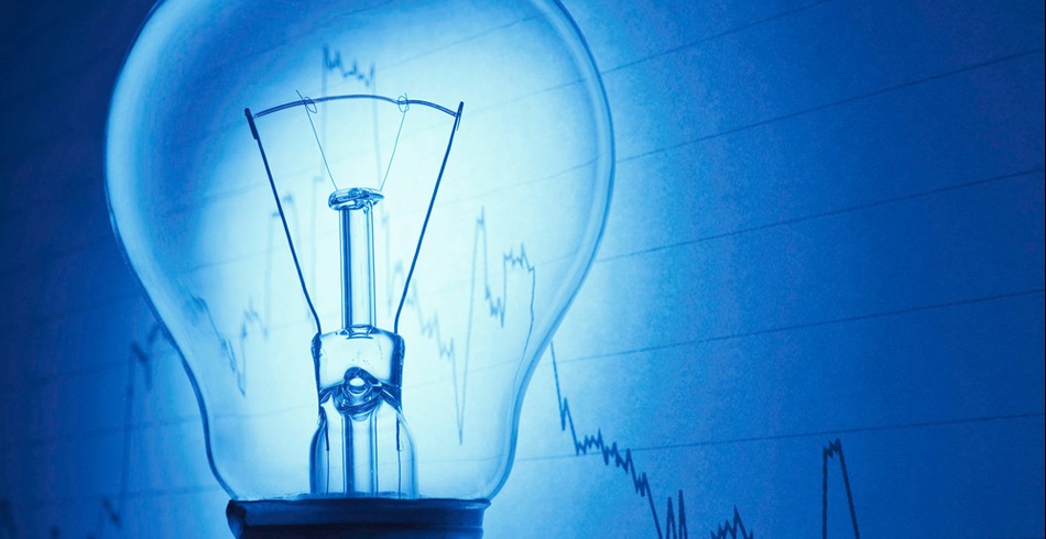 Lightbulb in front of blue line graph (energy prices)