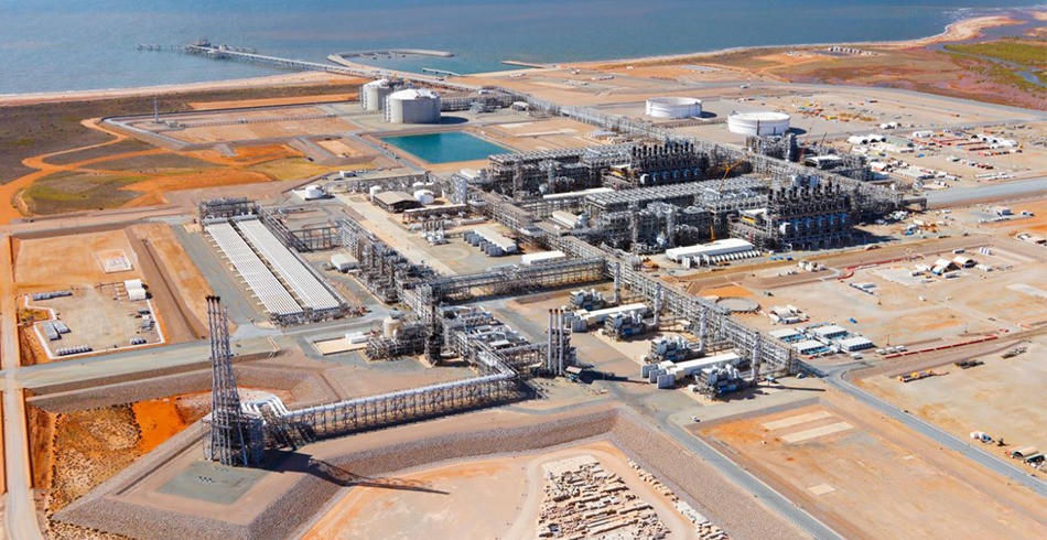 Aerial image of Chevron's Wheatstone LNG plant (workers)