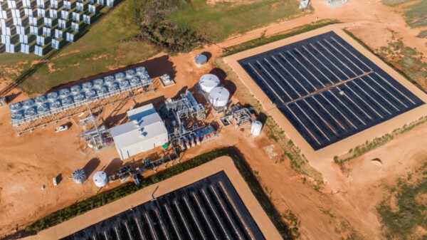 Aerial photo of RayGen Power Plant Carwarp with solar panels and energy storage